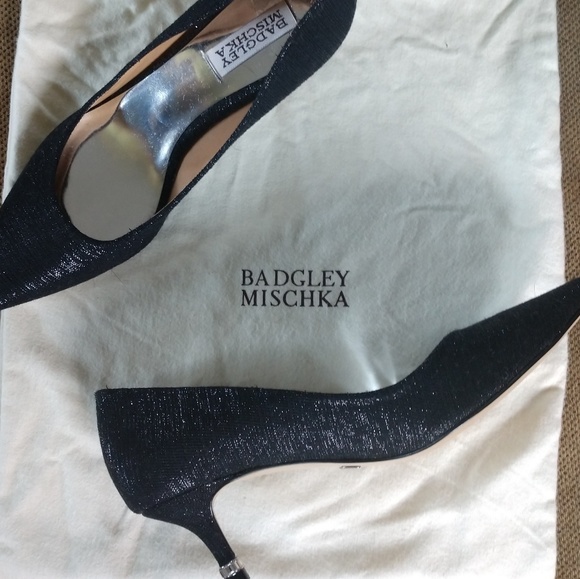 Shoes - New! Badgley Mischka 8 Metallic Black Kitten Heels